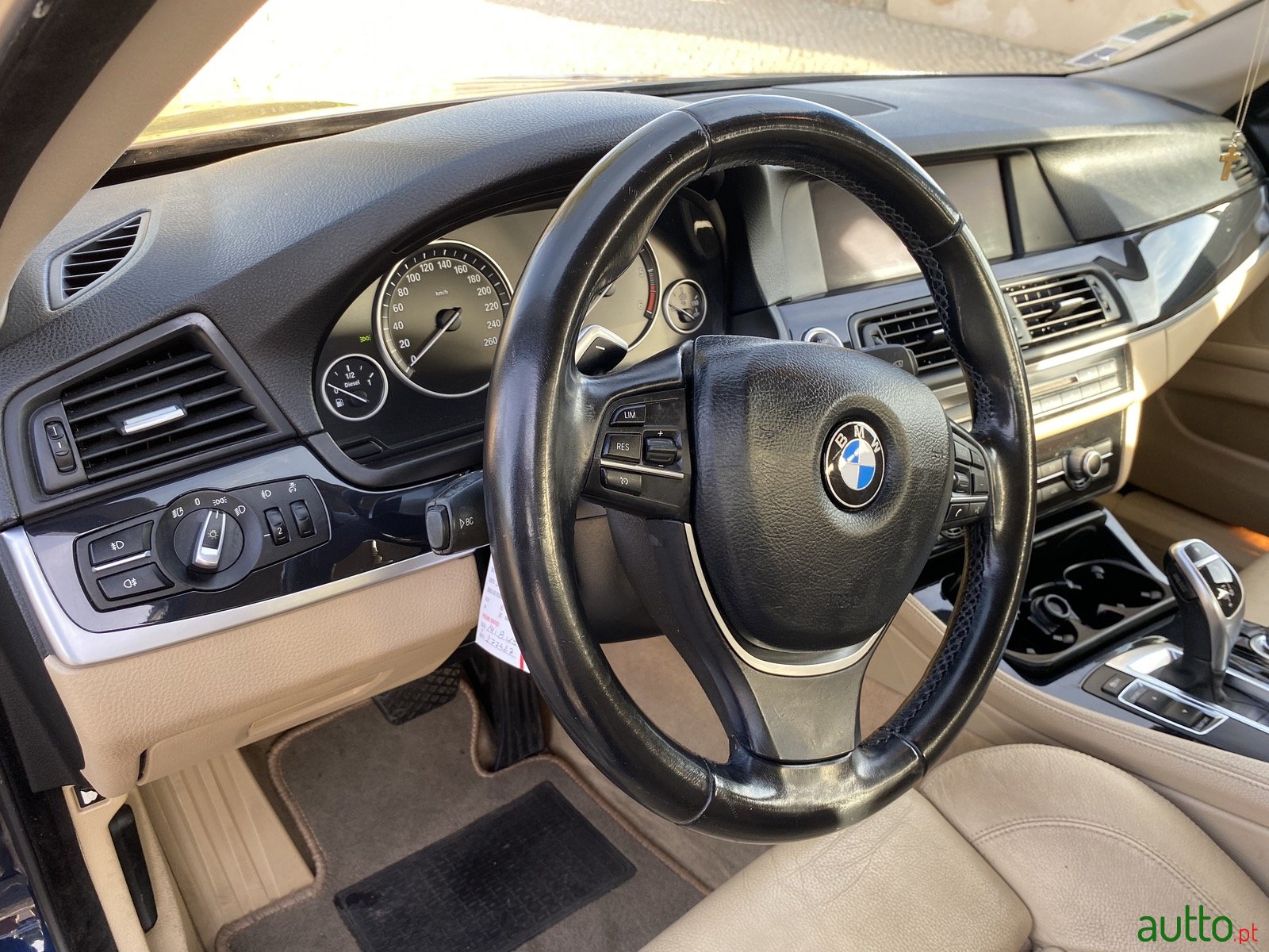 2012' BMW 520 photo #5