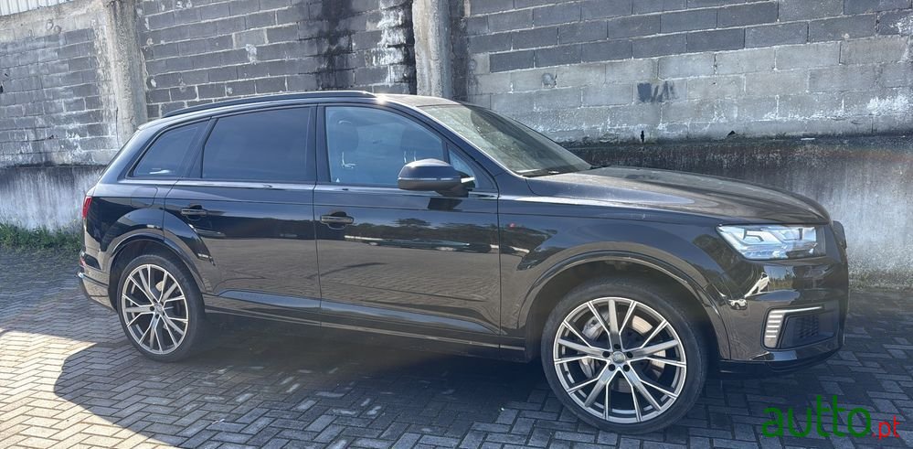 2016' Audi Q7 photo #1