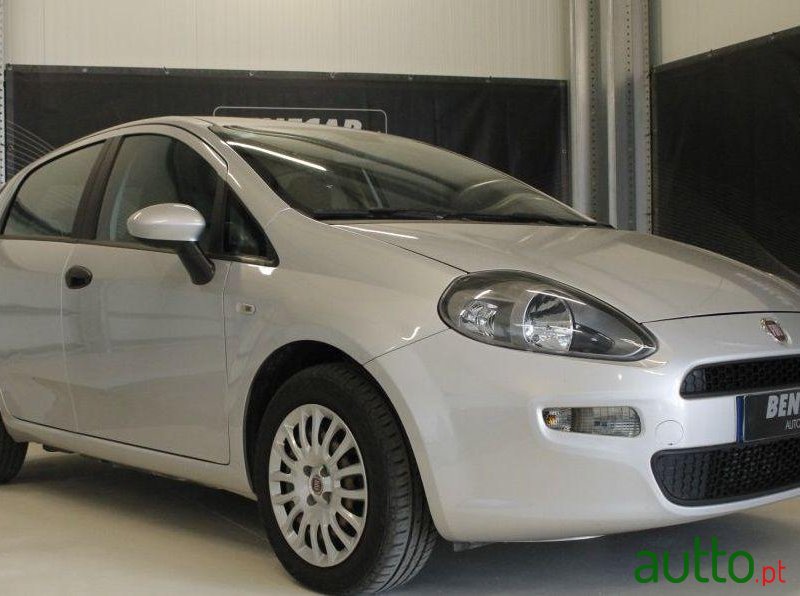 2014' Fiat Punto 1.3 Multijet photo #2