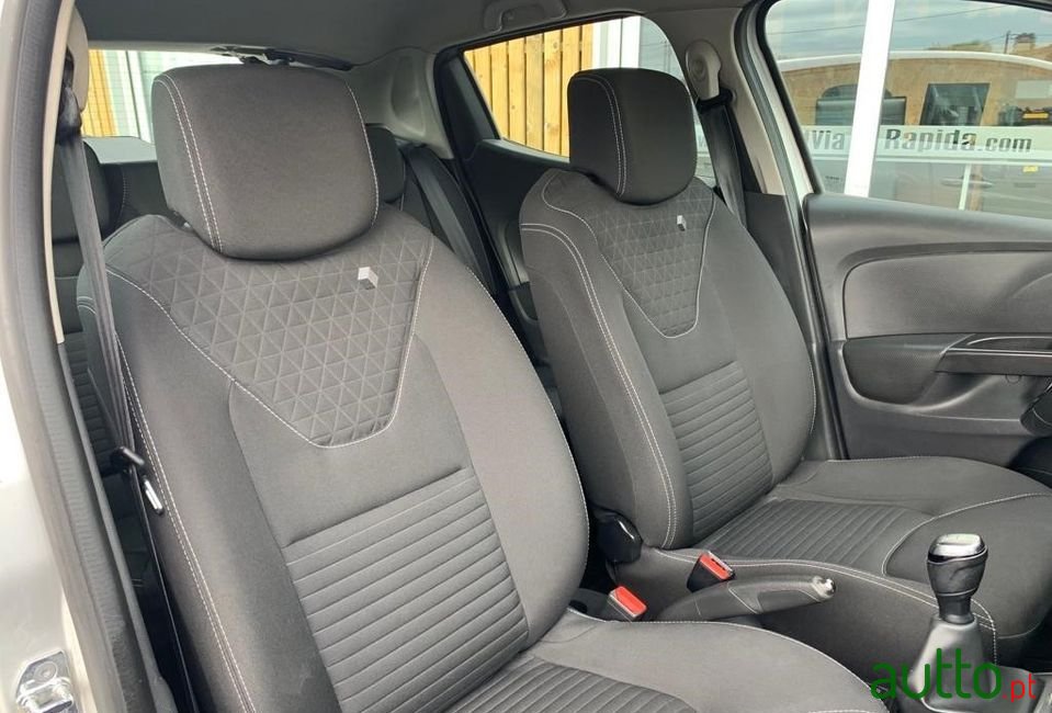 2014' Renault Clio photo #6