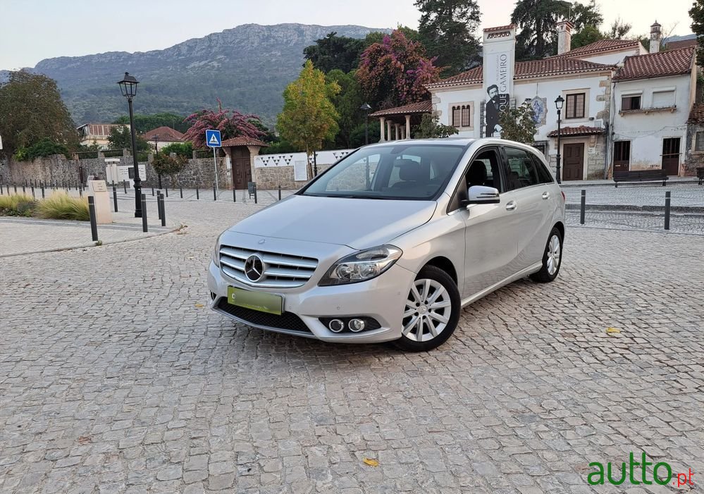 2015' Mercedes-Benz Classe B Cdi Style photo #1