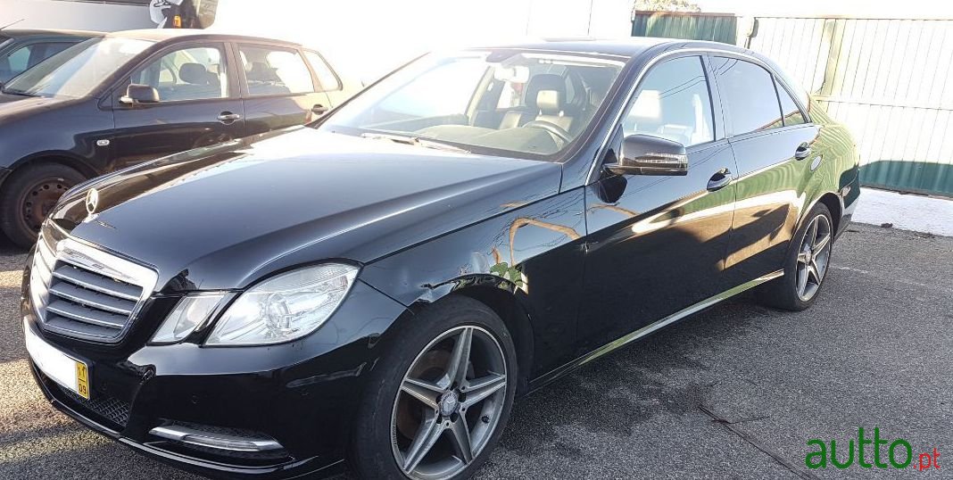 2011' Mercedes-Benz E-200 photo #5