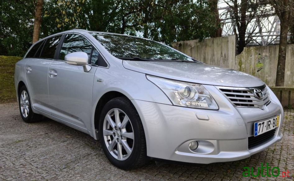 2010' Toyota Avensis Sw photo #3