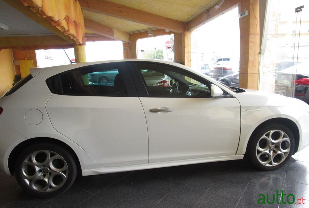 2019' Alfa Romeo Giulietta photo #5