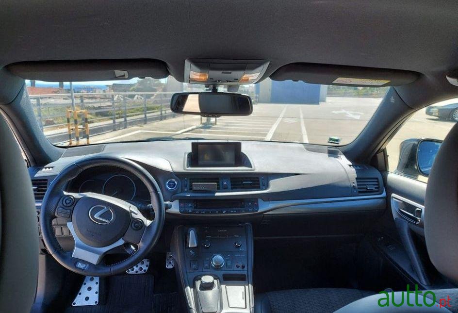 2015' Lexus Ct-200H Ver-F-Sport photo #5