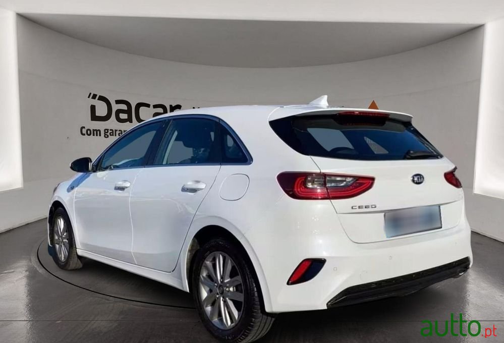 2021' Kia Ceed 1.0 T-Gdi Drive photo #3