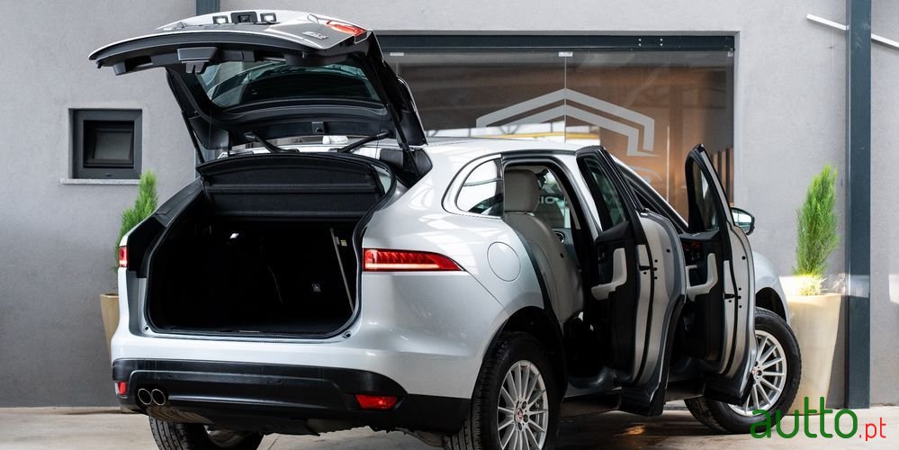 2018' Jaguar F-Pace 2.0 I4D Pure Awd photo #5