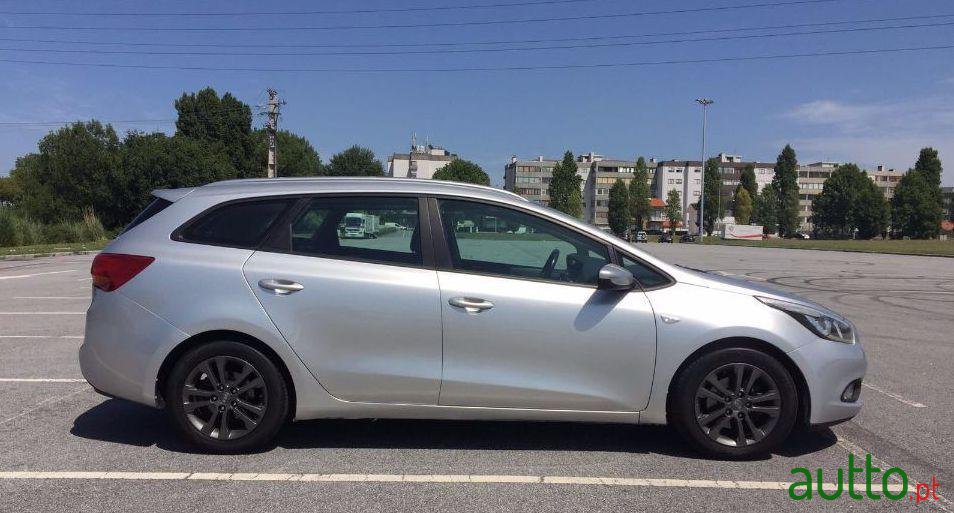 2013' Kia Ceed Sw photo #2