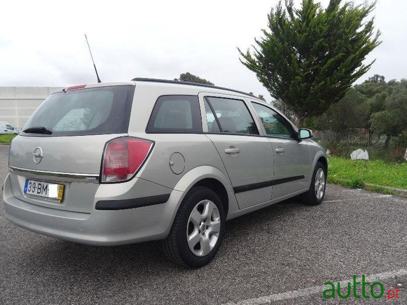 2006' Opel Astra Caravan photo #3