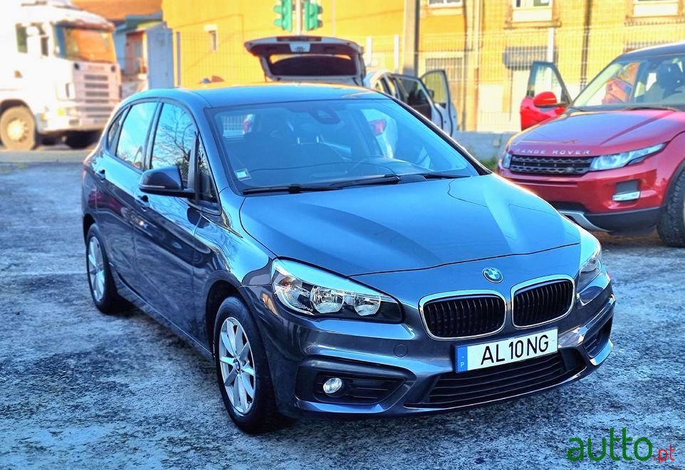 2015' BMW 216 Gran Tourer photo #2
