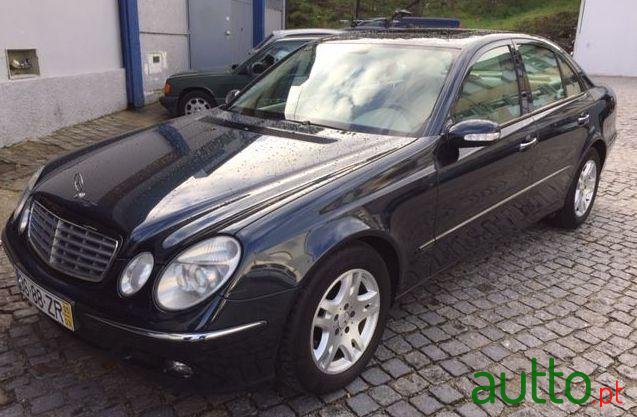 2005' Mercedes-Benz E-220 Cdi  Elegance photo #4