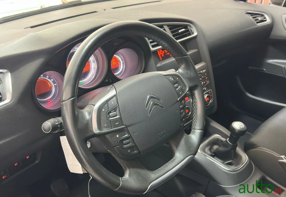 2011' Citroen C4 1.6 Vti Seduction photo #2