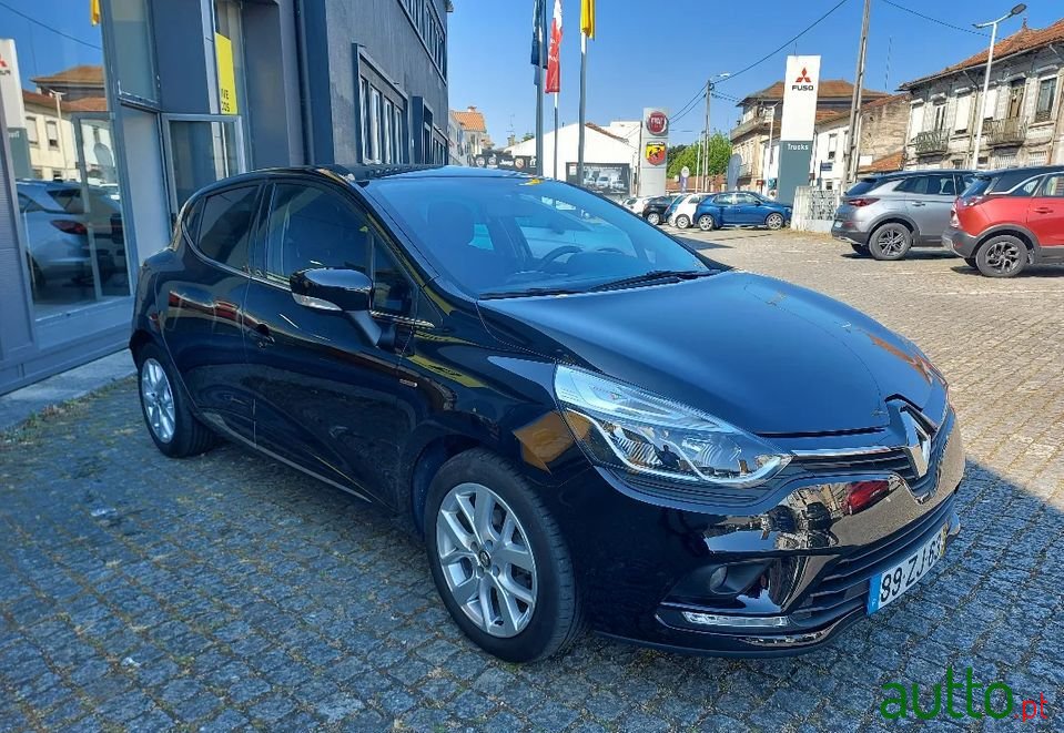 2019' Renault Clio photo #1