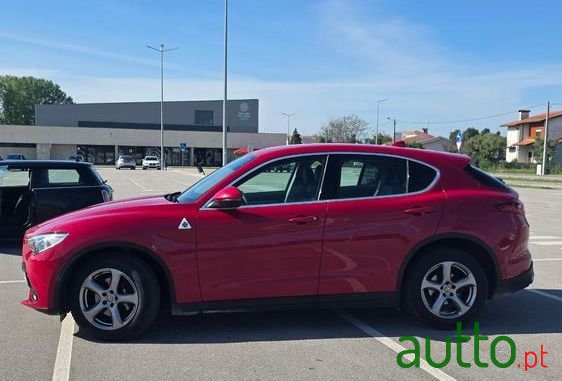 2017' Alfa Romeo Stelvio photo #4