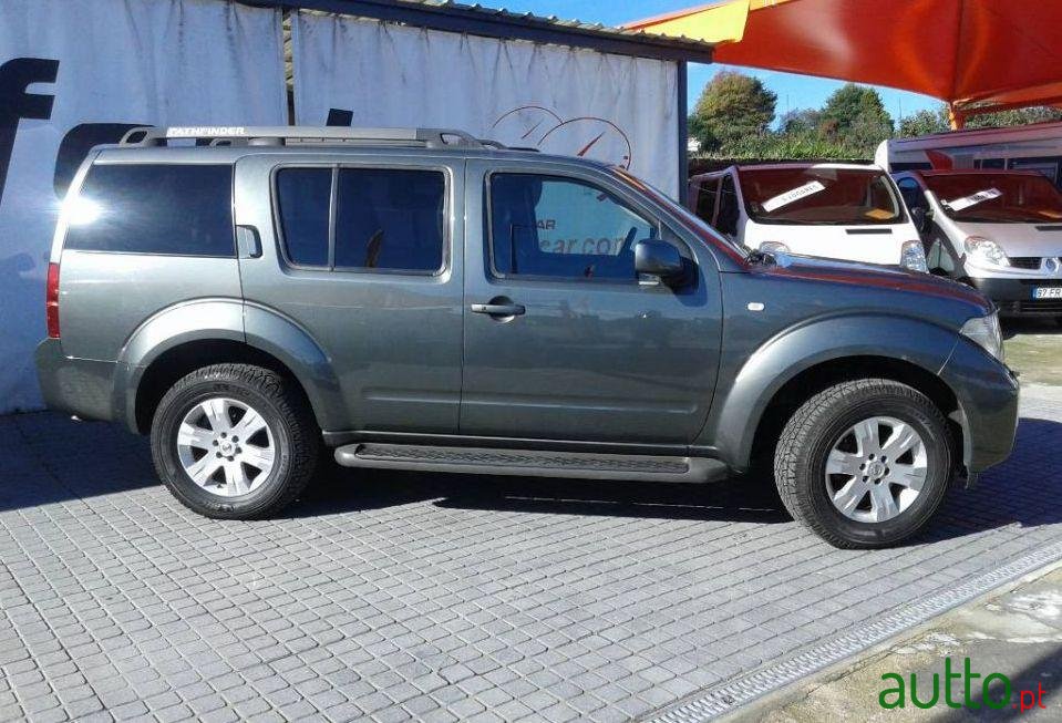 2006' Nissan Pathfinder Sport photo #2
