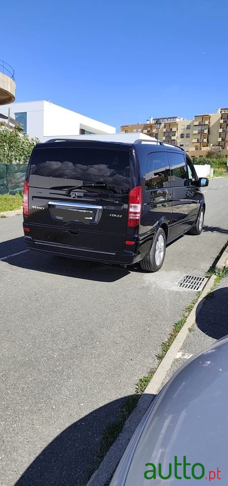 2011' Mercedes-Benz Viano photo #3