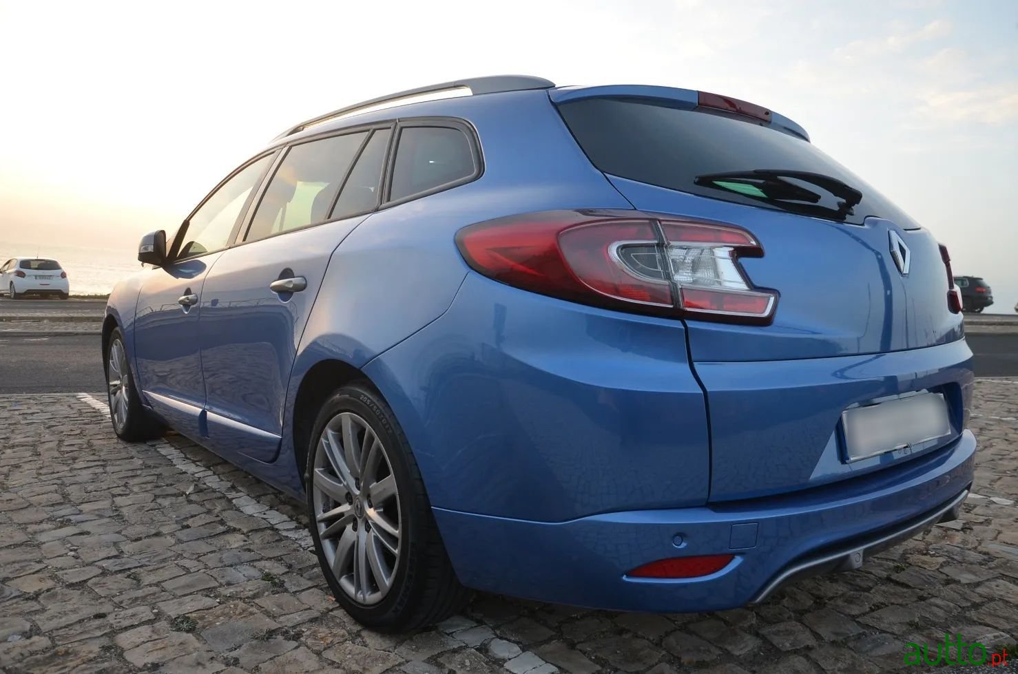 2012' Renault Megane Sport Tourer photo #3