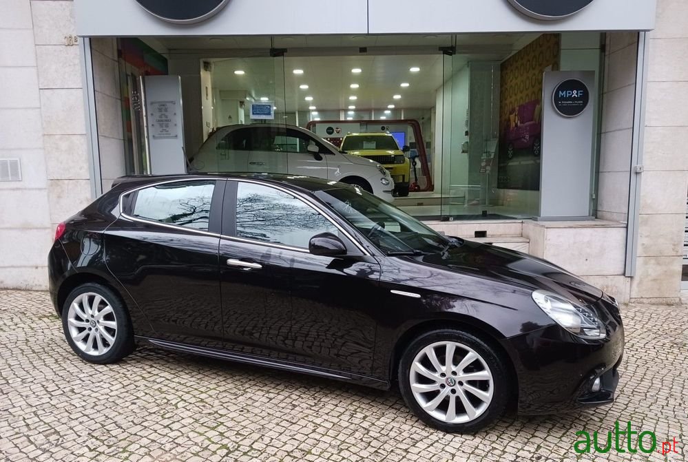 2017' Alfa Romeo Giulietta photo #2