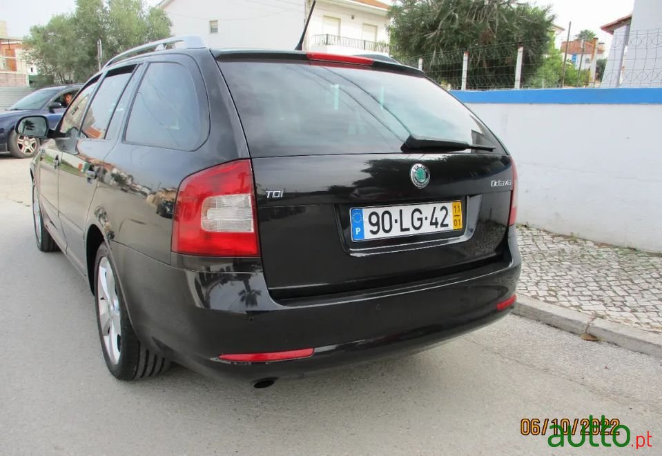 2011' Skoda Octavia Break photo #5