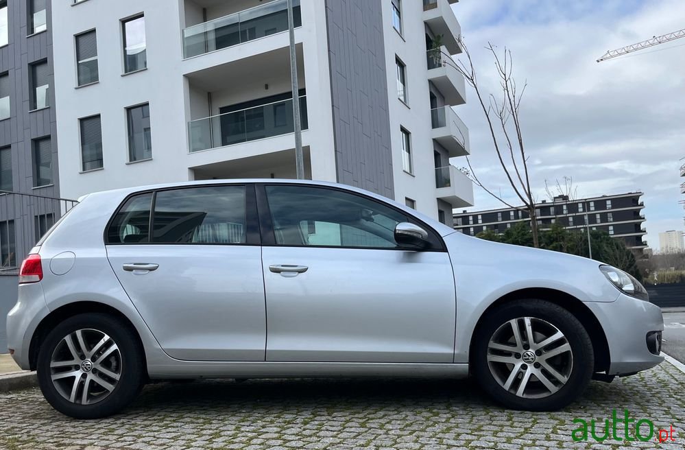 2010' Volkswagen Golf photo #5