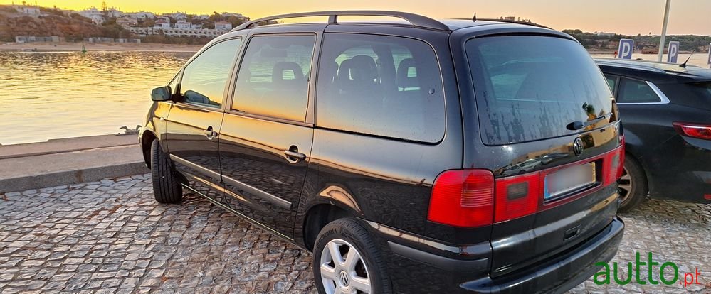 2002' Volkswagen Sharan photo #2