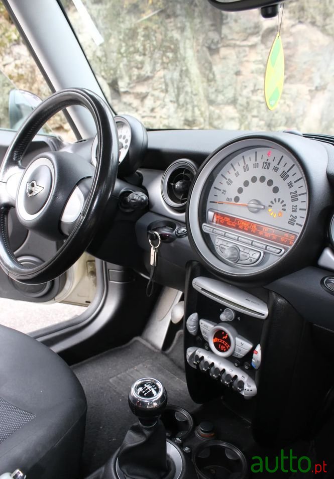 2008' MINI Cooper D photo #5