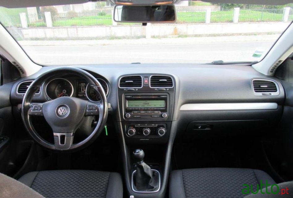 2010' Volkswagen Golf Variant photo #1