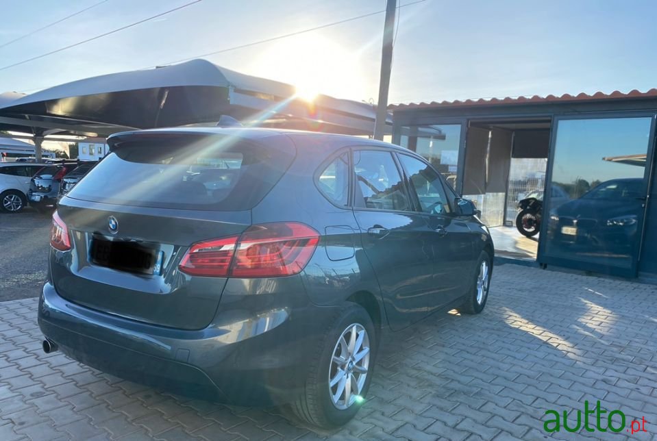 2017' BMW 218 Gran Tourer photo #6