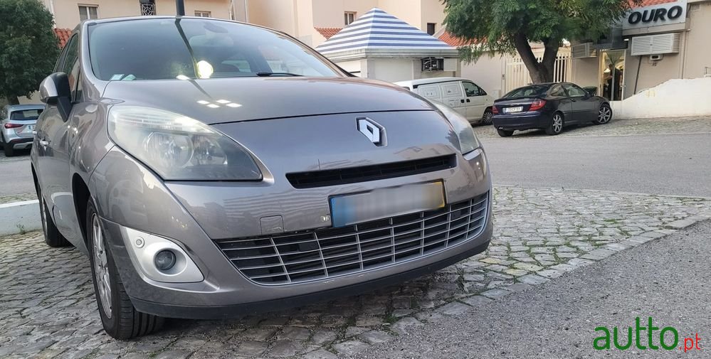 2009' Renault Grand Scenic photo #4