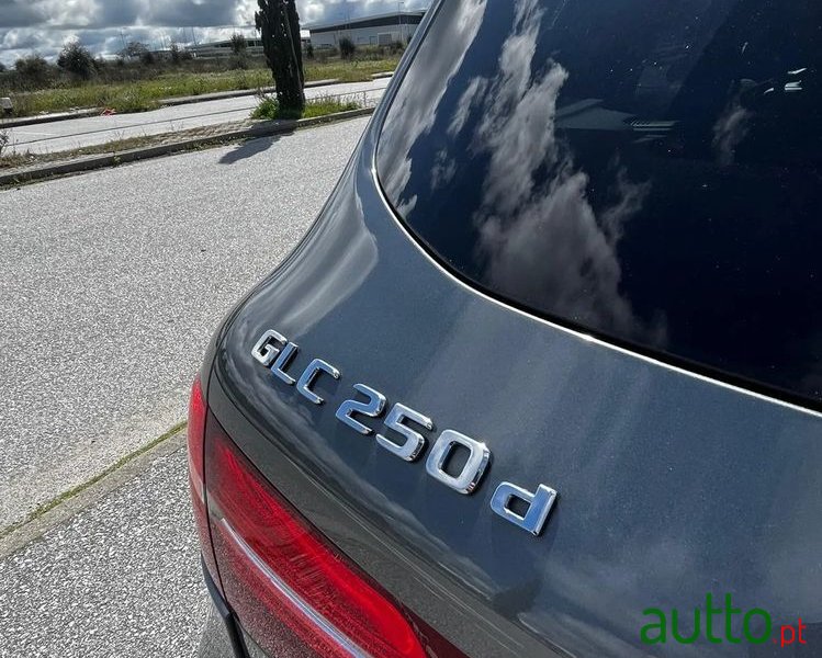 2016' Mercedes-Benz Classe Glc D 4-Matic photo #4