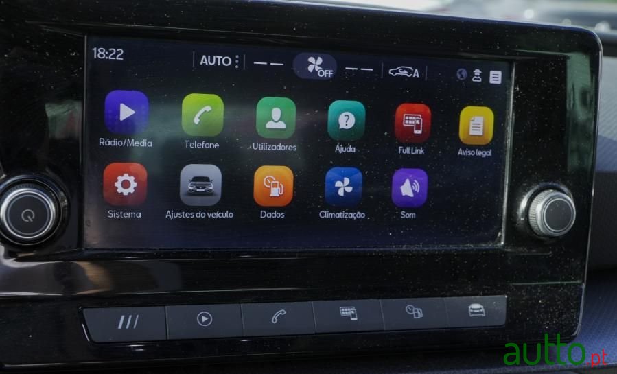 2021' SEAT Leon photo #5