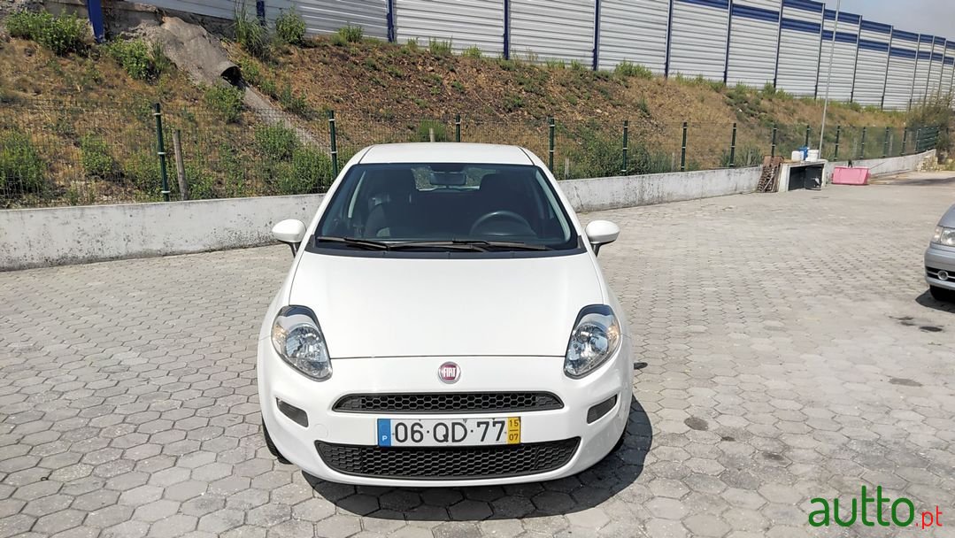 2015' Fiat Punto photo #2