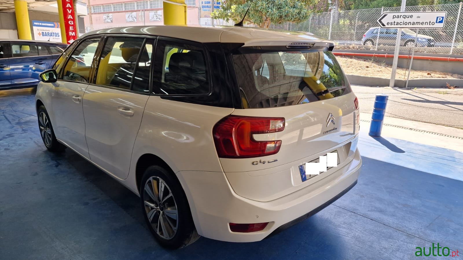 2016' Citroen C4 Grand Picasso photo #3