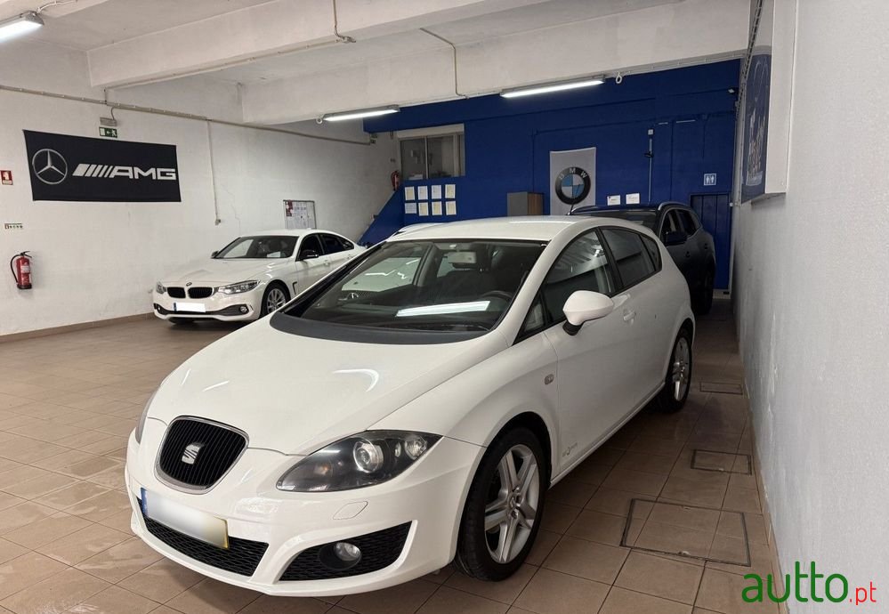 2011' SEAT Leon photo #5