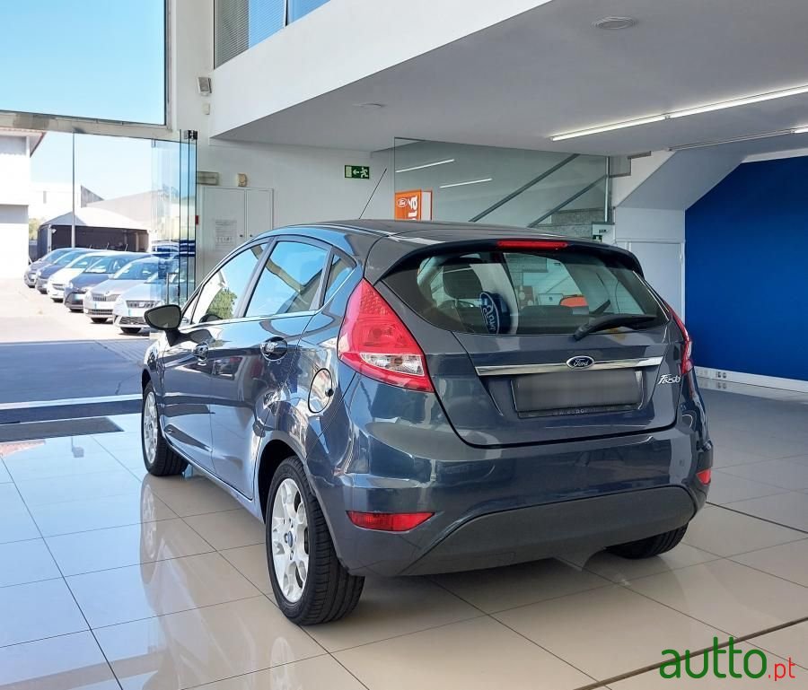 2012' Ford Fiesta photo #3