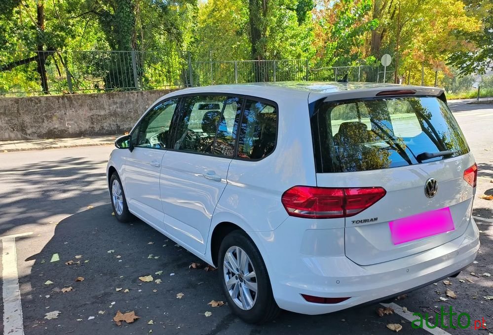 2019' Volkswagen Touran photo #1