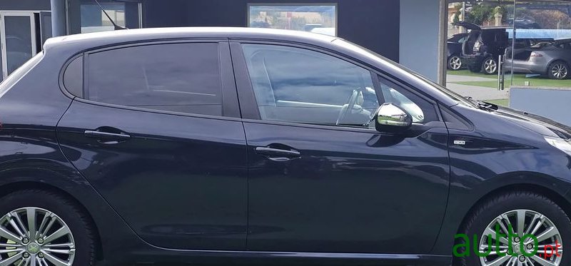 2017' Peugeot 208 1.2 Puretech Active photo #5