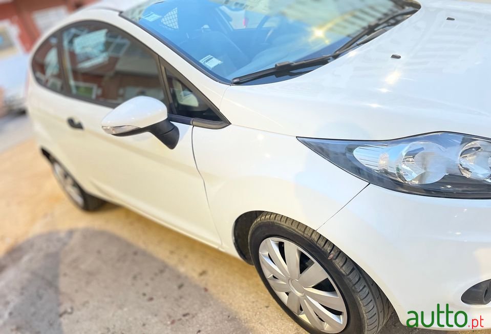 2011' Ford Fiesta photo #3