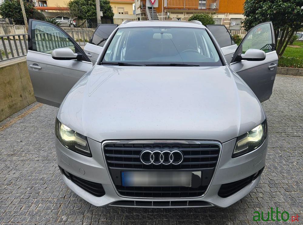 2011' Audi A4 Avant photo #4