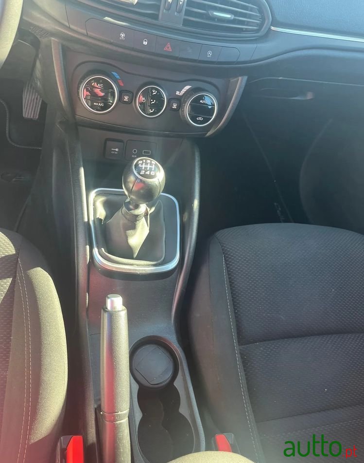 2018' Fiat Tipo Station Wagon photo #6