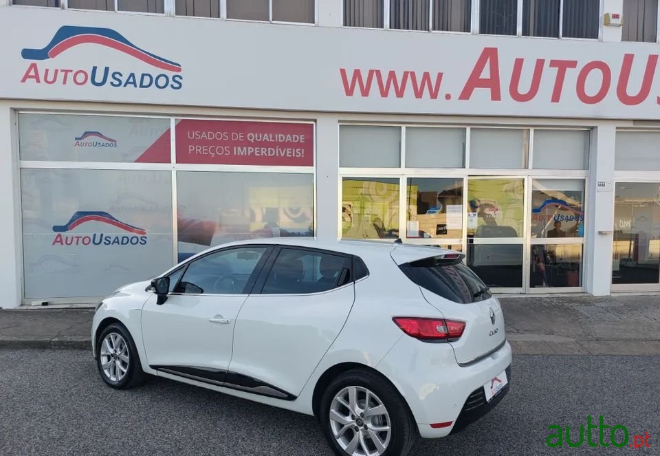 2019' Renault Clio photo #4