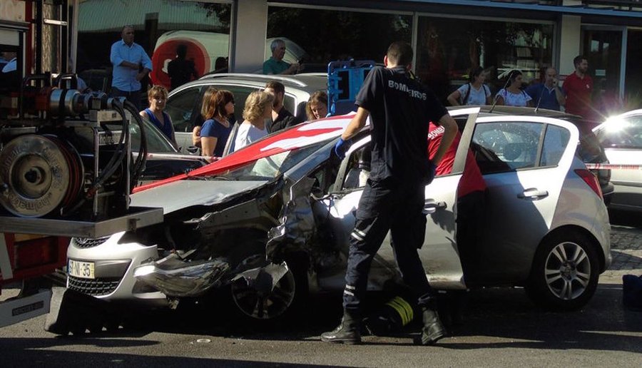 Um ferido em acidente aparatoso em Braga