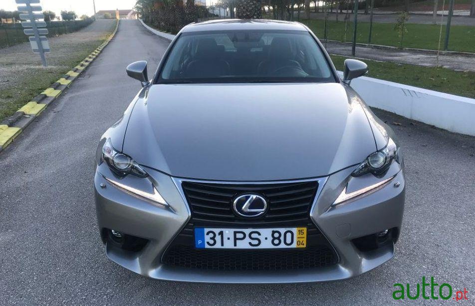 2015' Lexus Is-300H Executive + photo #4