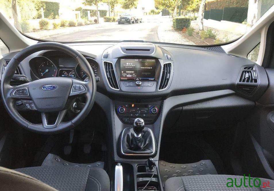 2015' Ford C-MAX Titanium photo #1