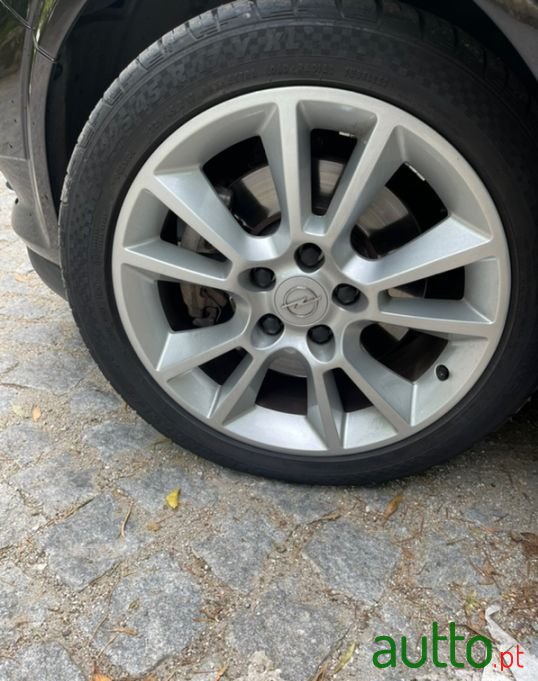 2008' Opel Astra Gtc photo #6