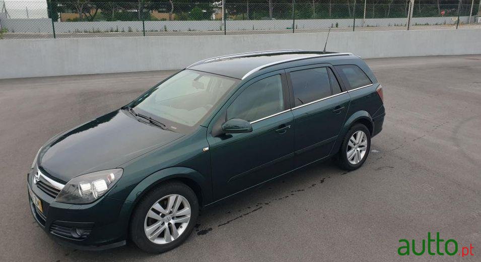 2005' Opel Astra Caravan photo #3