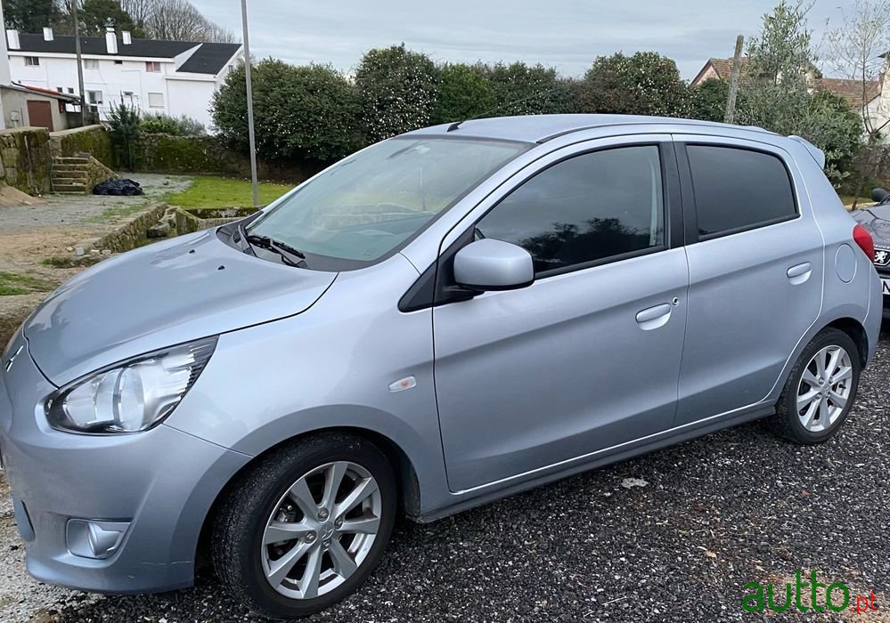 2014' Mitsubishi Space Star photo #2