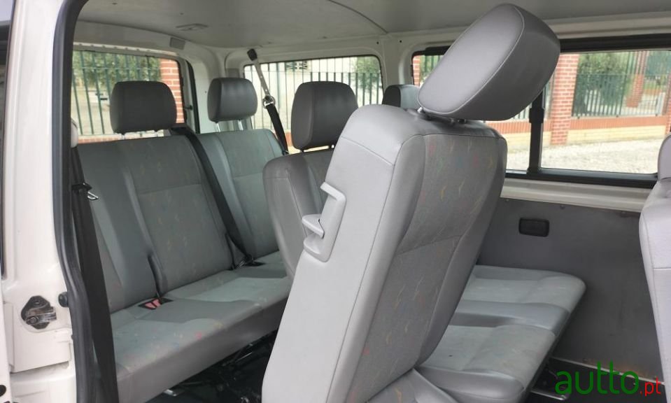 2009' Volkswagen Transporter photo #3