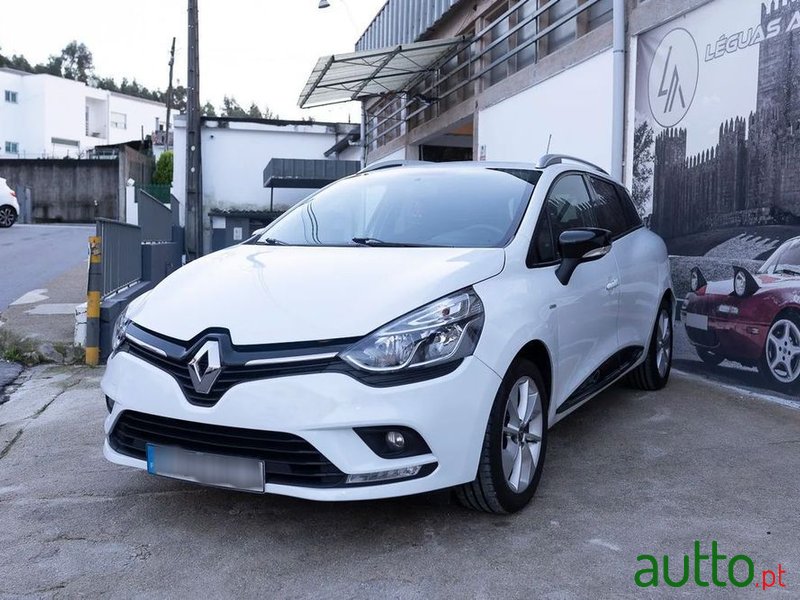 2018' Renault Clio Sport Tourer photo #3