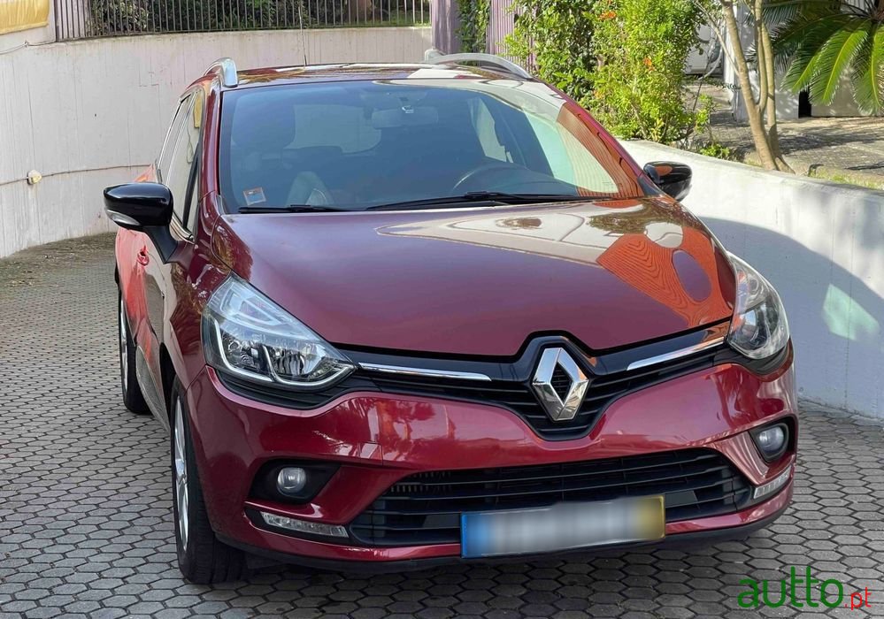 2019' Renault Clio Sport Tourer photo #2